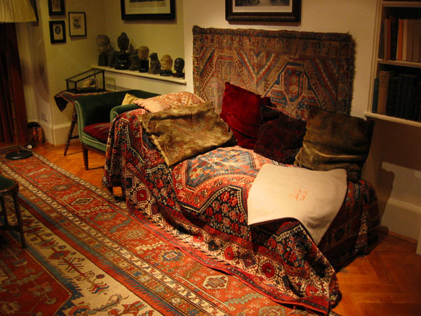 the couch and chair Freud used